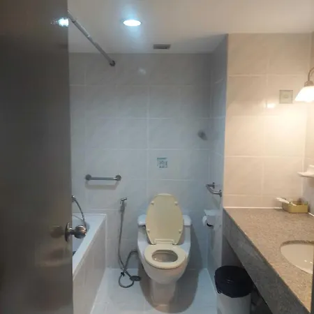 Omni Tower Cozy Apartments By Direct Rooms Bangkok Exterior photo