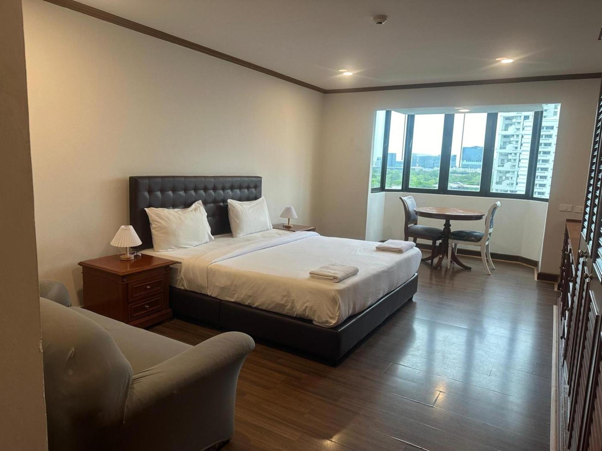 Affordable Serviced In Nana Omni Tower - Prime Sukhumvit Location * กรุงเทพมหานคร