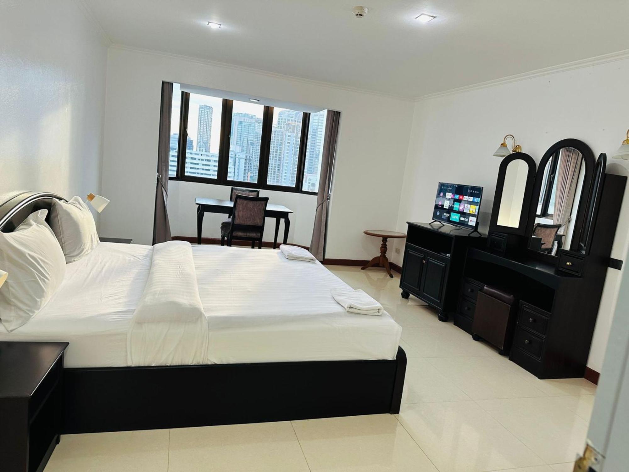อพาร์ทเม้น Affordable Serviced In Nana Omni Tower - Prime Sukhumvit Location