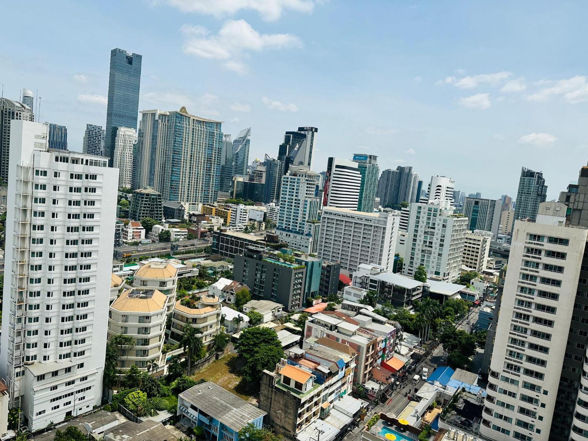 Affordable Serviced In Nana Omni Tower - Prime Sukhumvit Location *