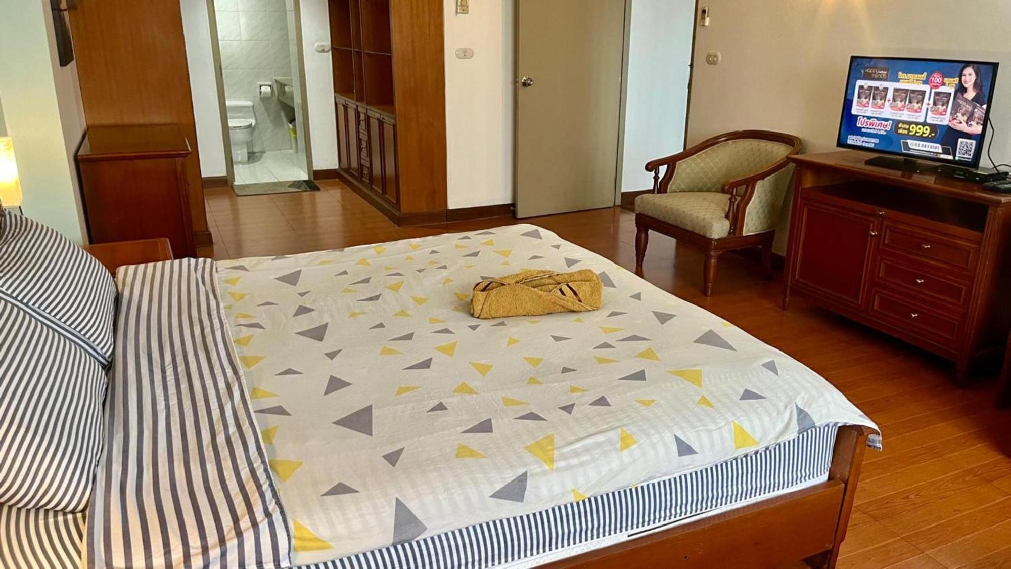 Affordable Serviced In Nana Omni Tower - Prime Sukhumvit Location
